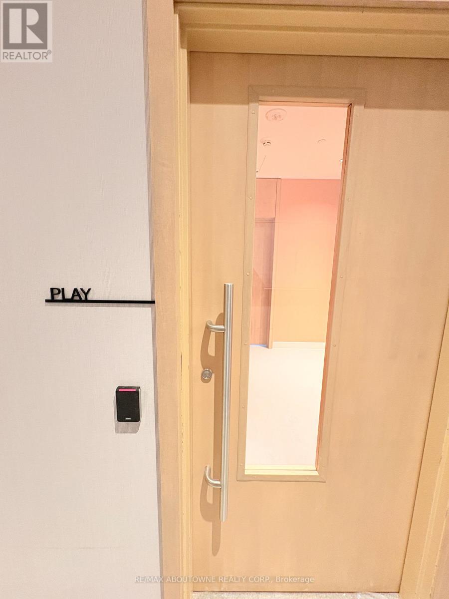 3401 - 395 Square One Drive, Mississauga, Ontario L5B 0P6 - Photo 25 - W12627954