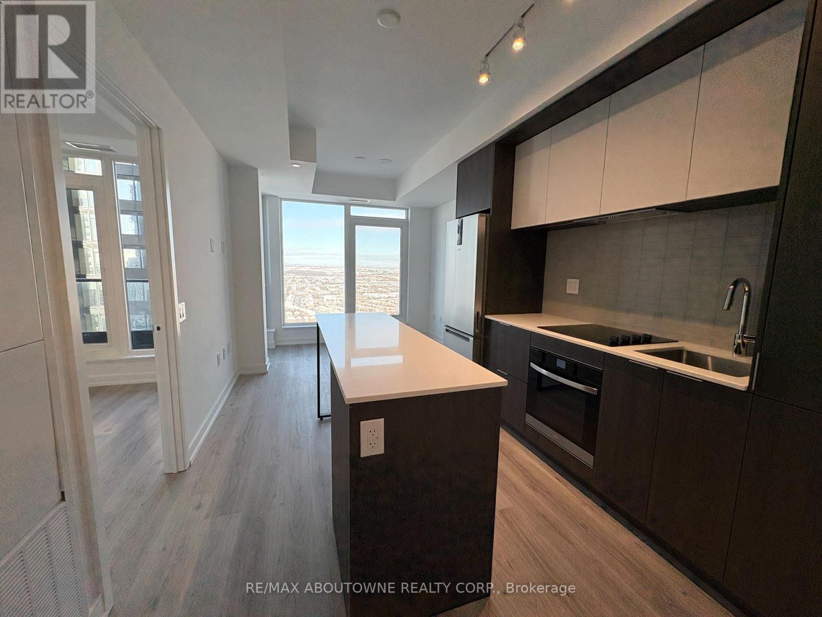 3401 - 395 Square One Drive, Mississauga, Ontario L5B 0P6 - Photo 3 - W12627954