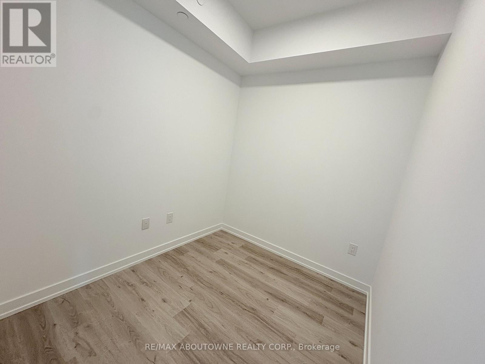 3401 - 395 Square One Drive, Mississauga, Ontario L5B 0P6 - Photo 4 - W12627954