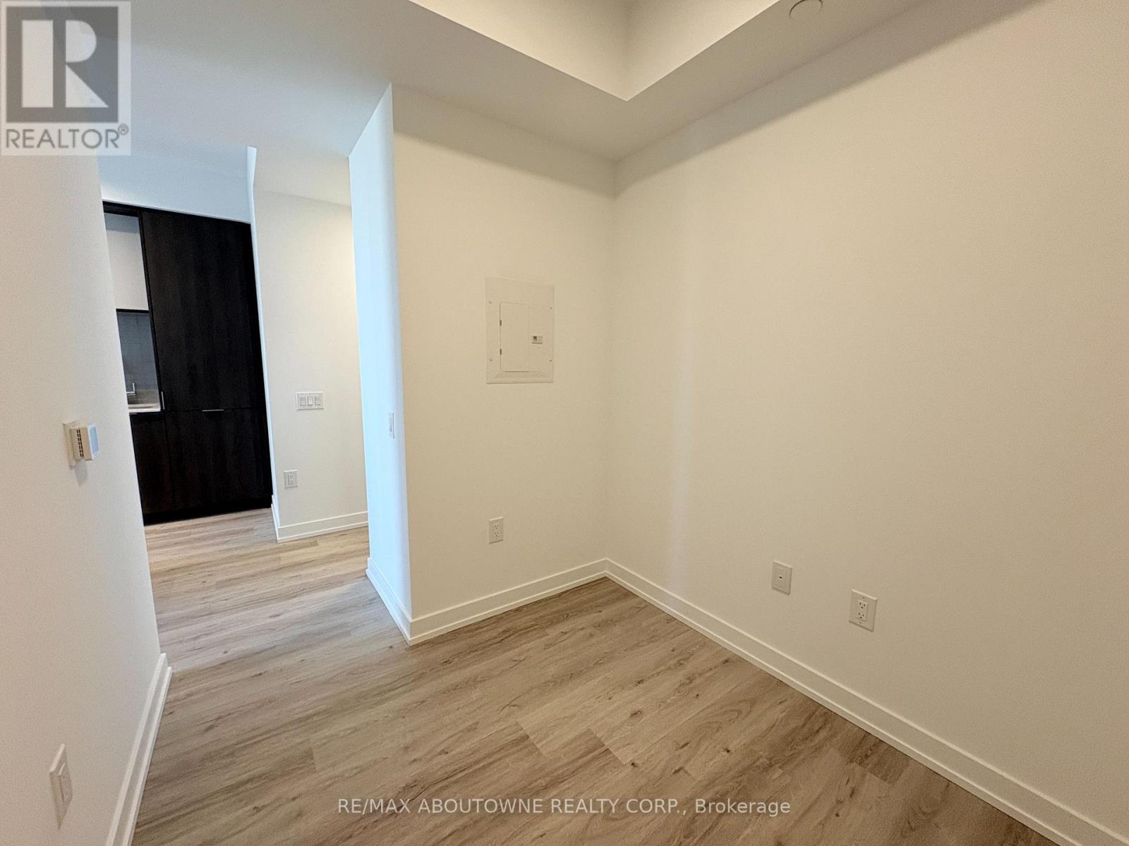 3401 - 395 Square One Drive, Mississauga, Ontario L5B 0P6 - Photo 5 - W12627954