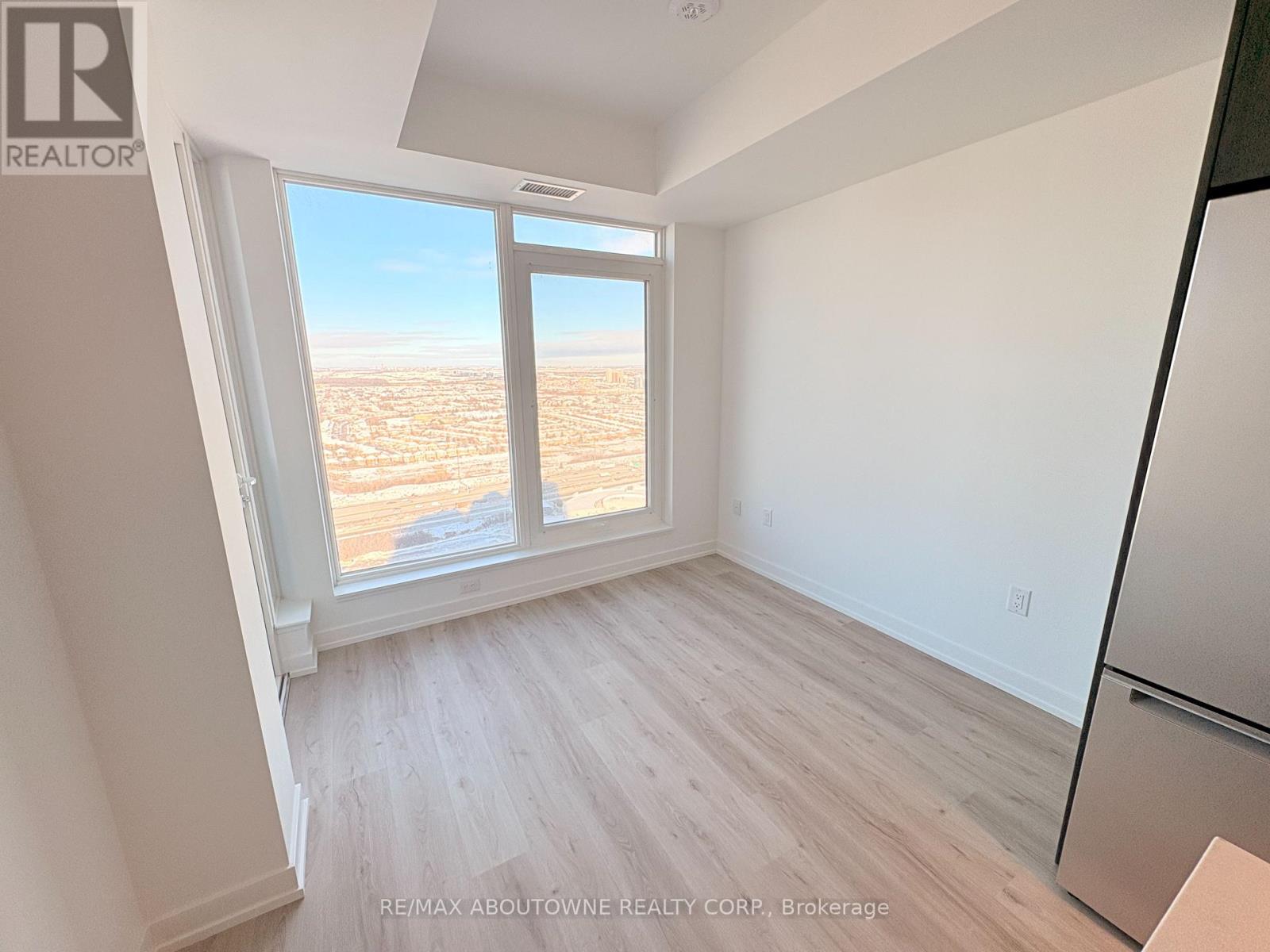 3401 - 395 Square One Drive, Mississauga, Ontario L5B 0P6 - Photo 8 - W12627954