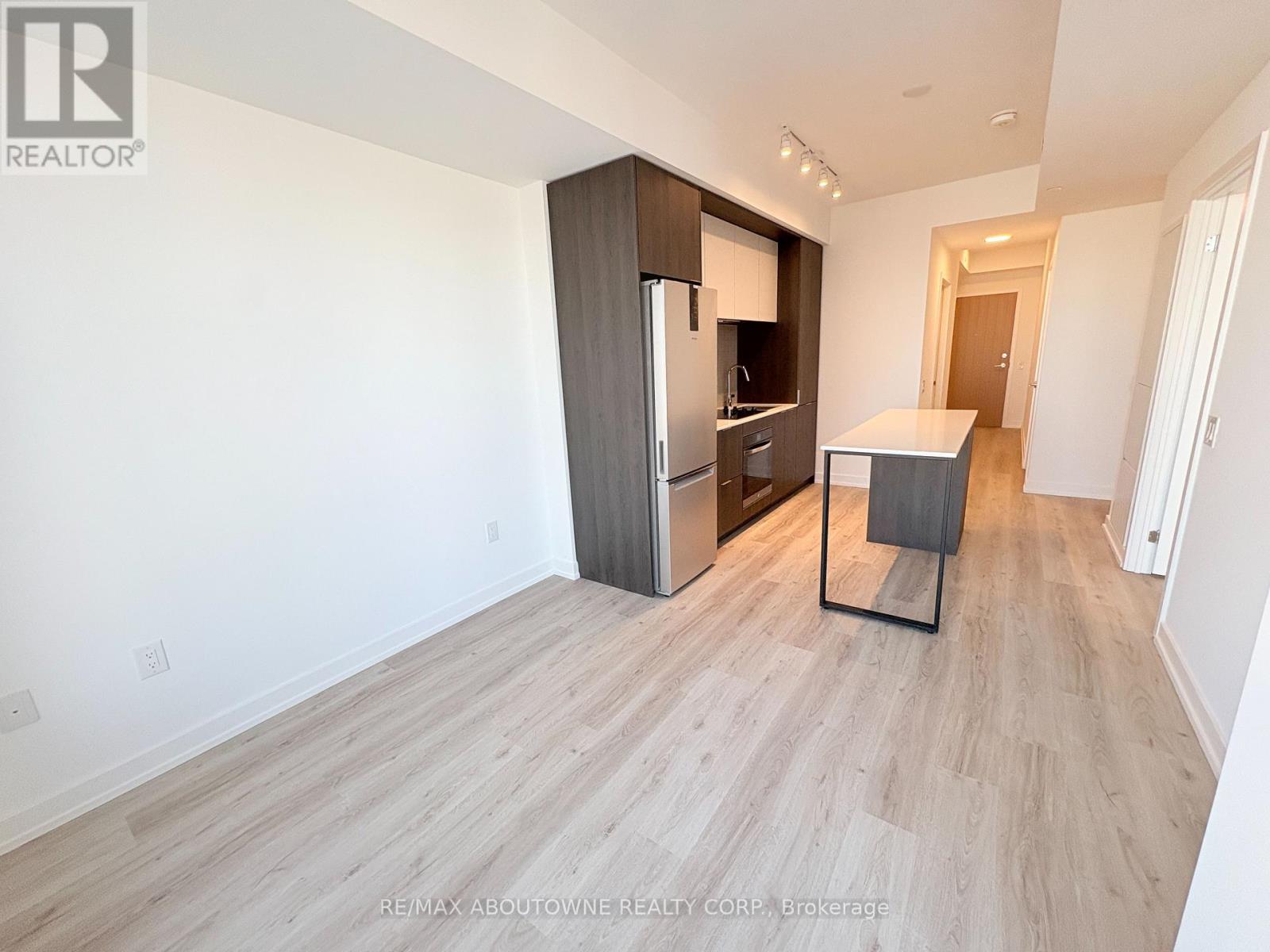 3401 - 395 Square One Drive, Mississauga, Ontario L5B 0P6 - Photo 9 - W12627954