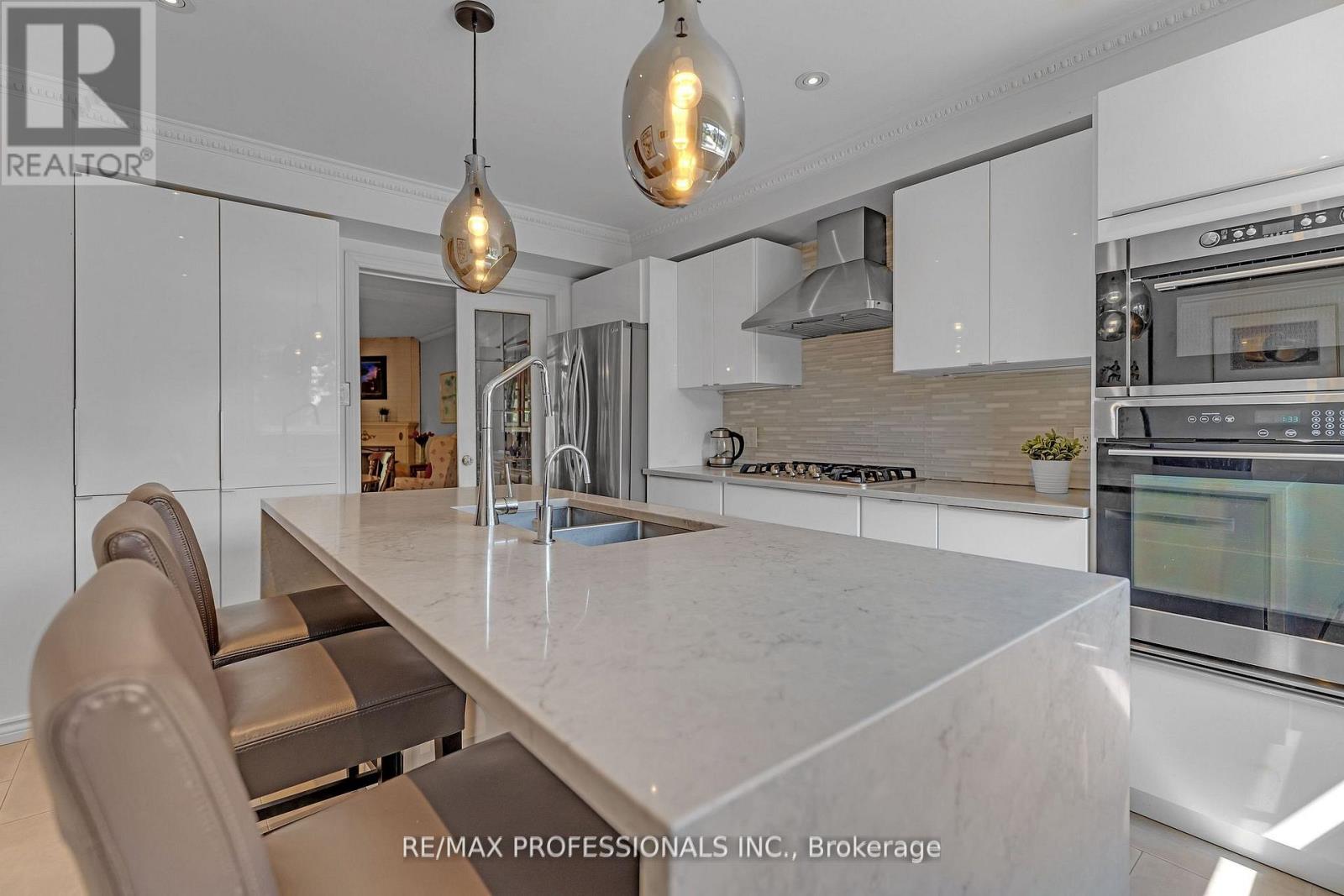 157 Maple Branch Path, Toronto, Ontario  M9P 3R9 - Photo 3 - W12627966