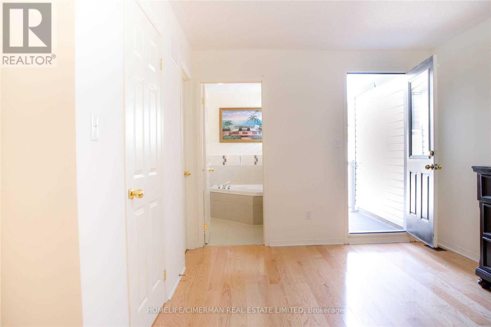 241 Torbarrie Road, Toronto, Ontario  M3L 0E2 - Photo 11 - W12627994