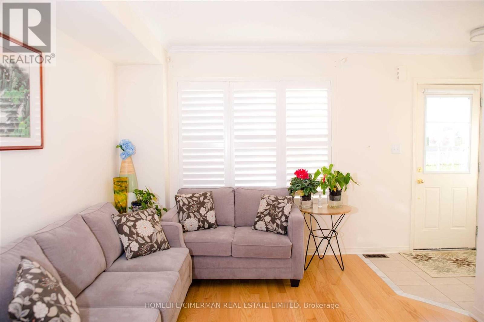 241 Torbarrie Road, Toronto, Ontario  M3L 0E2 - Photo 4 - W12627994