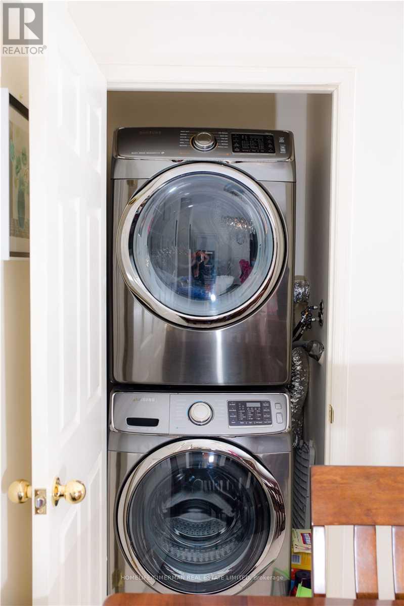 241 Torbarrie Road, Toronto, Ontario  M3L 0E2 - Photo 6 - W12627994