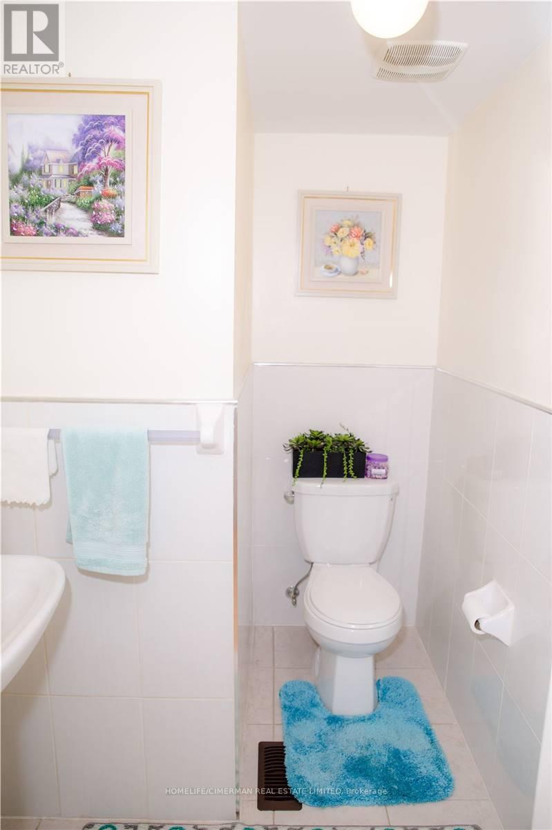 241 Torbarrie Road, Toronto, Ontario  M3L 0E2 - Photo 7 - W12627994