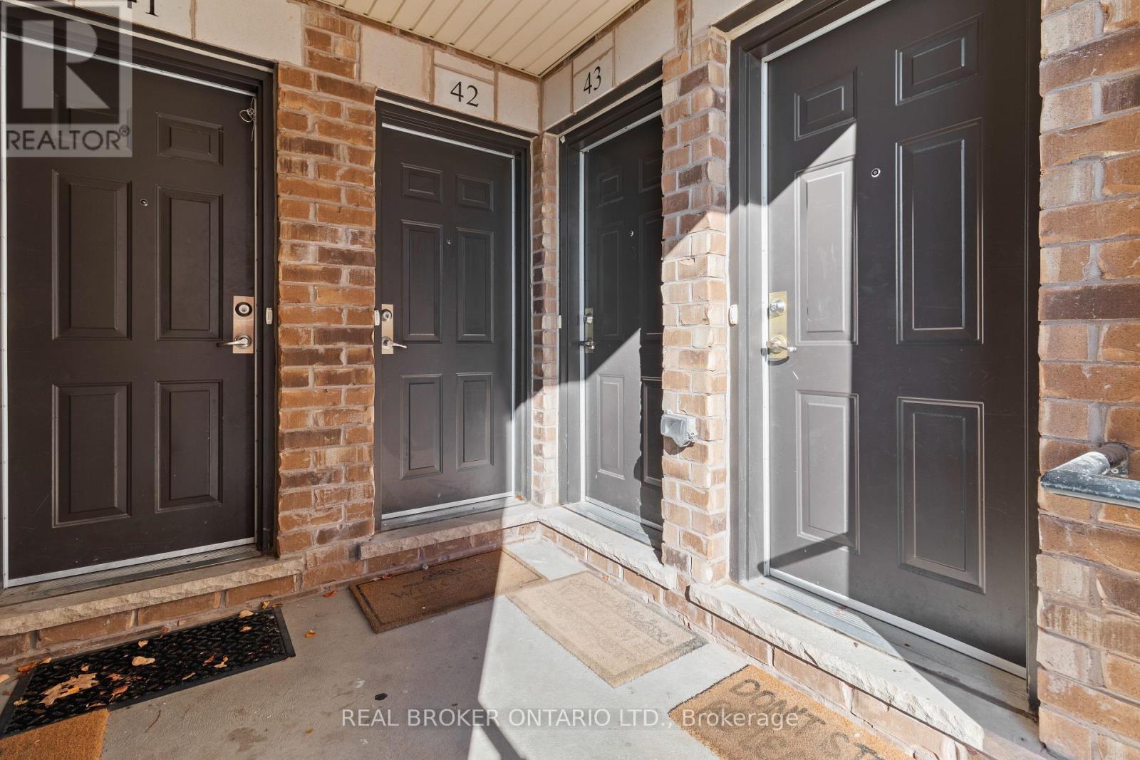 42 - 2441 Greenwich Drive N, Oakville, Ontario  L6M 0S3 - Photo 5 - W12628034