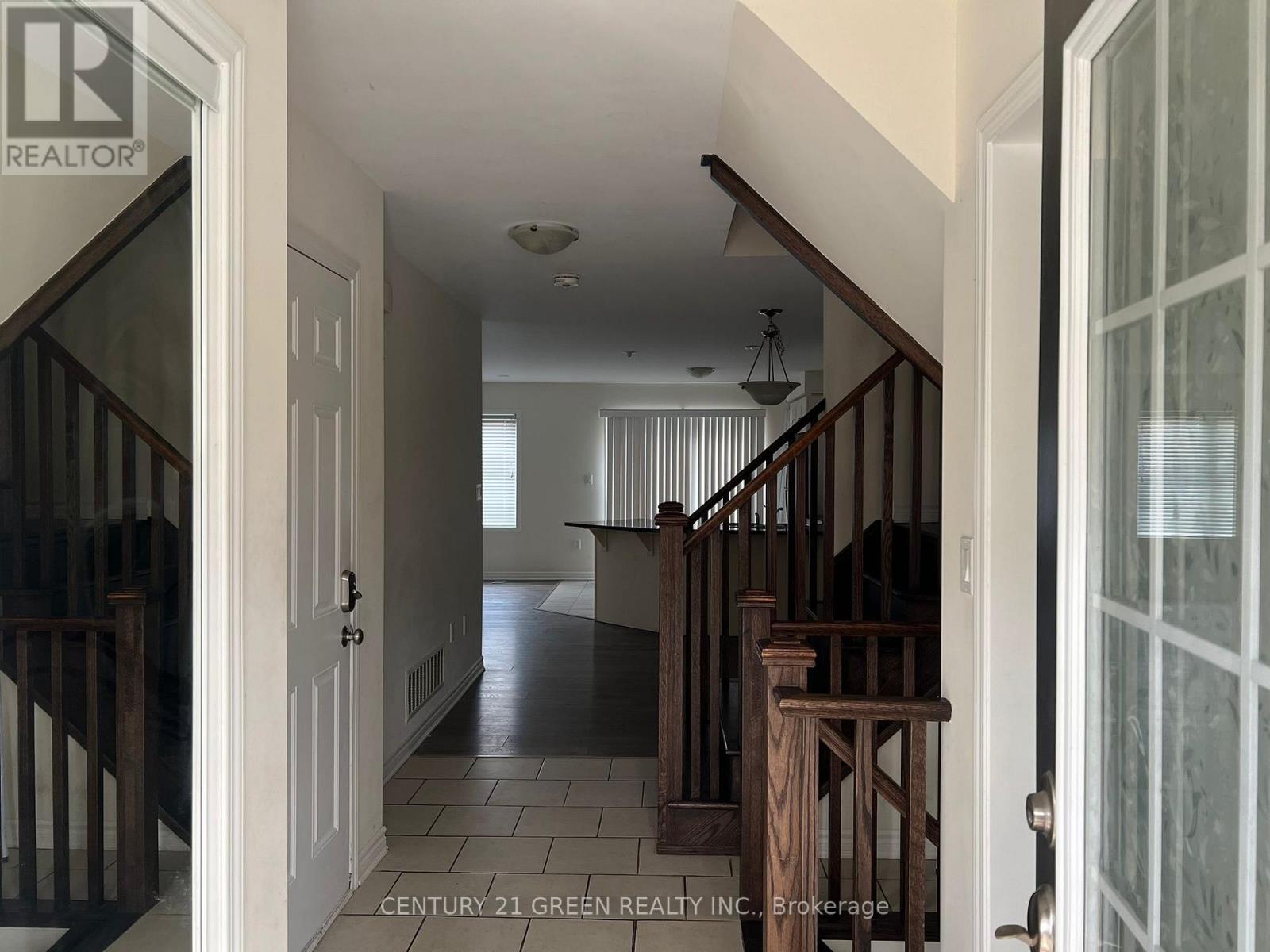 69 Reichert Court S, Milton, Ontario  L9T 7K3 - Photo 3 - W12628096