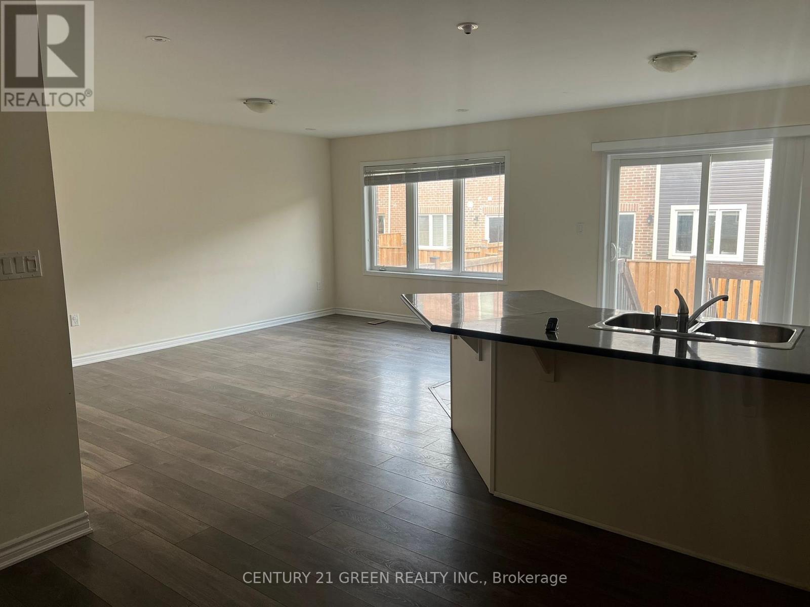 69 Reichert Court S, Milton, Ontario  L9T 7K3 - Photo 4 - W12628096