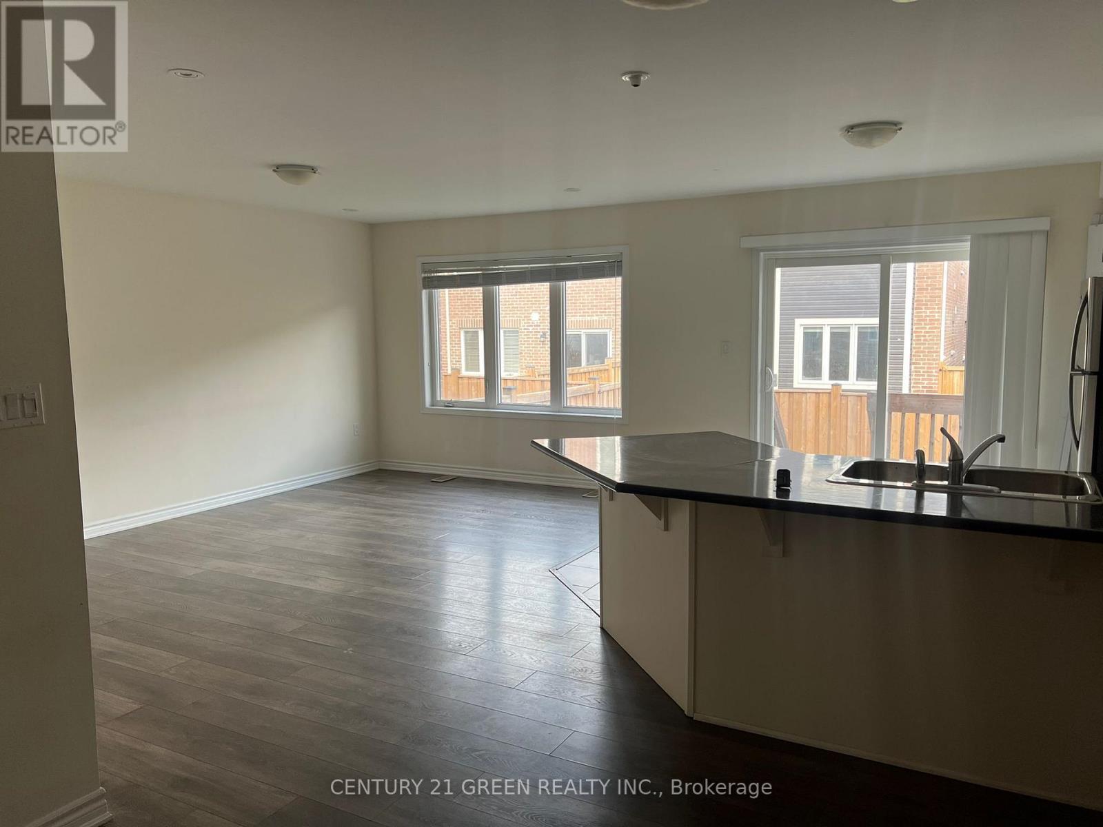 69 Reichert Court S, Milton, Ontario  L9T 7K3 - Photo 5 - W12628096