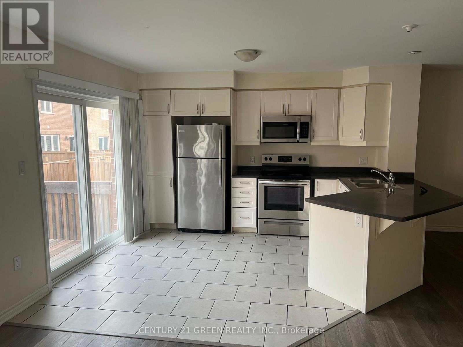 69 Reichert Court S, Milton, Ontario  L9T 7K3 - Photo 9 - W12628096