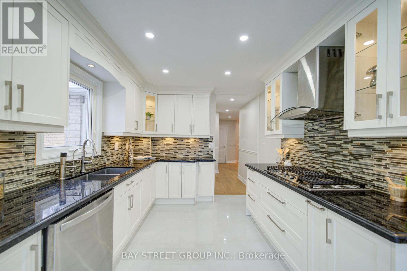 2183 Margot Street, Oakville, Ontario  L6H 3M5 - Photo 14 - W12628112