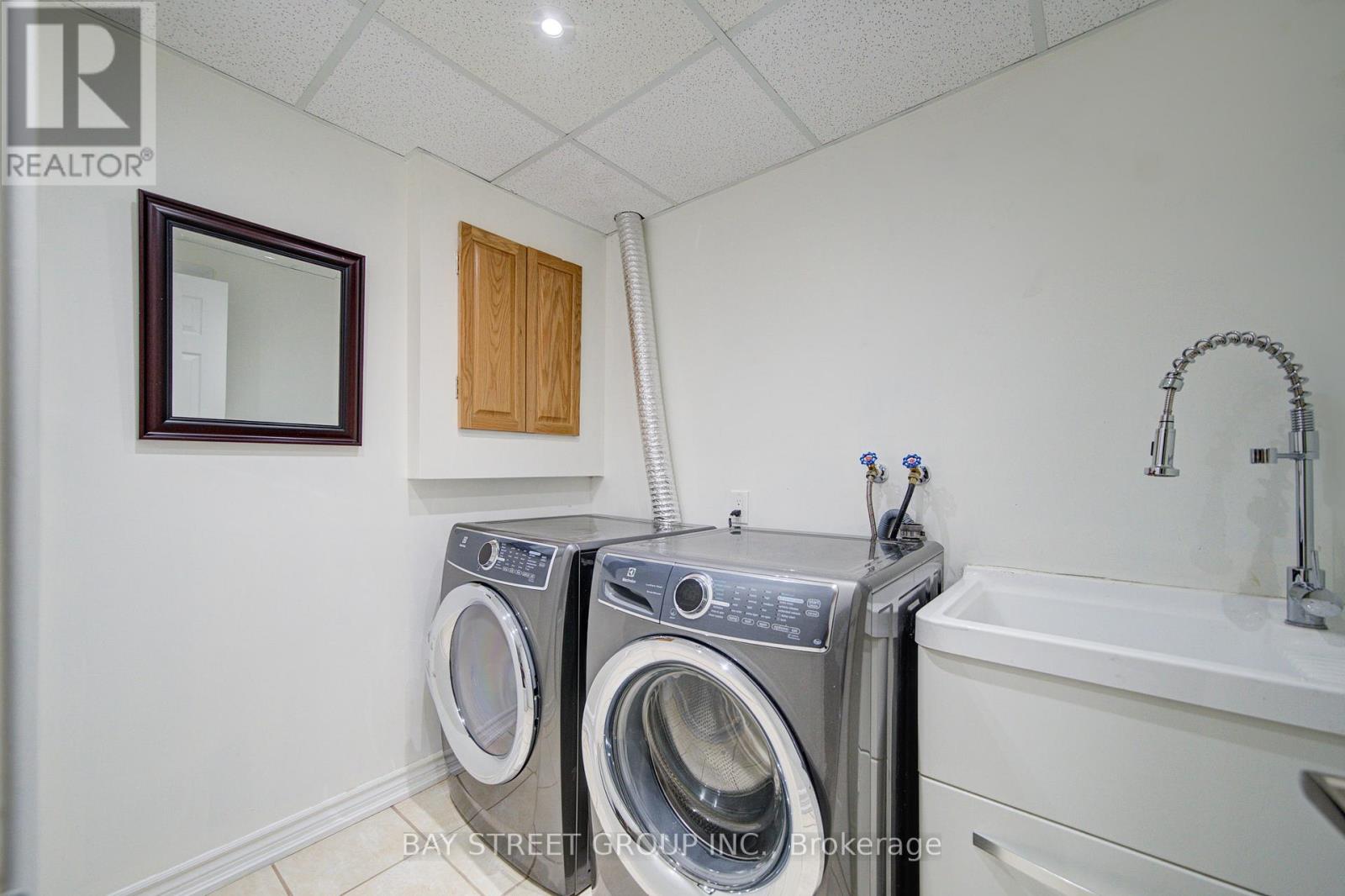 2183 Margot Street, Oakville, Ontario  L6H 3M5 - Photo 37 - W12628112