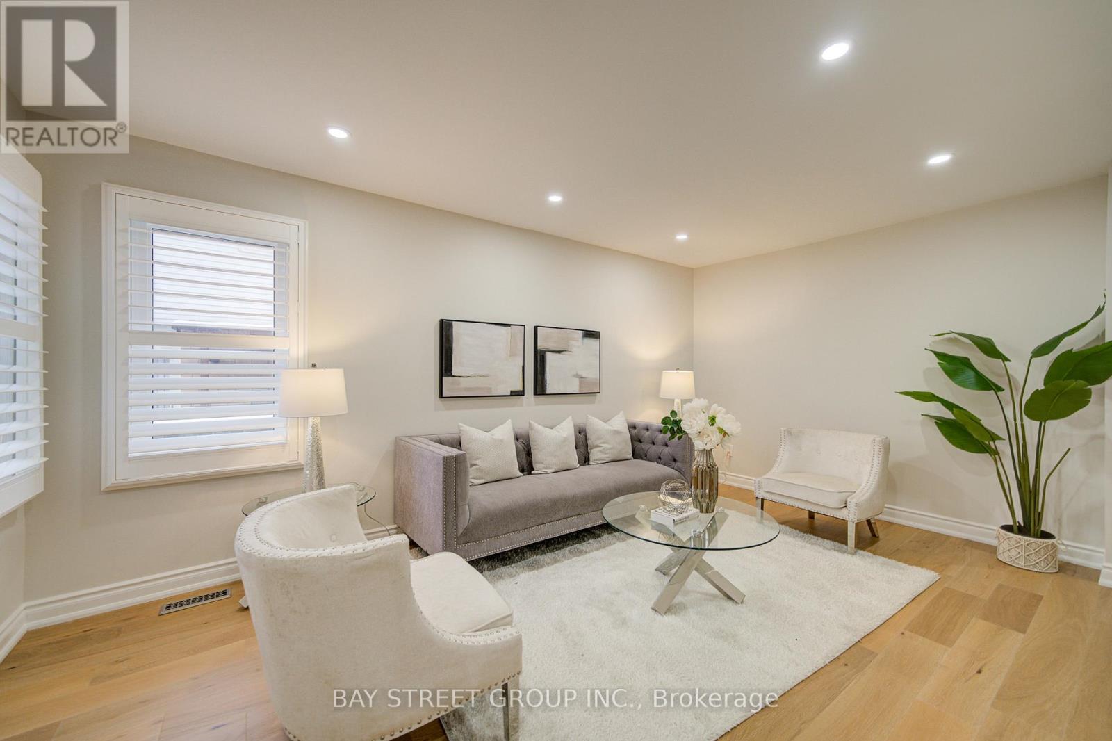 2183 Margot Street, Oakville, Ontario  L6H 3M5 - Photo 5 - W12628112