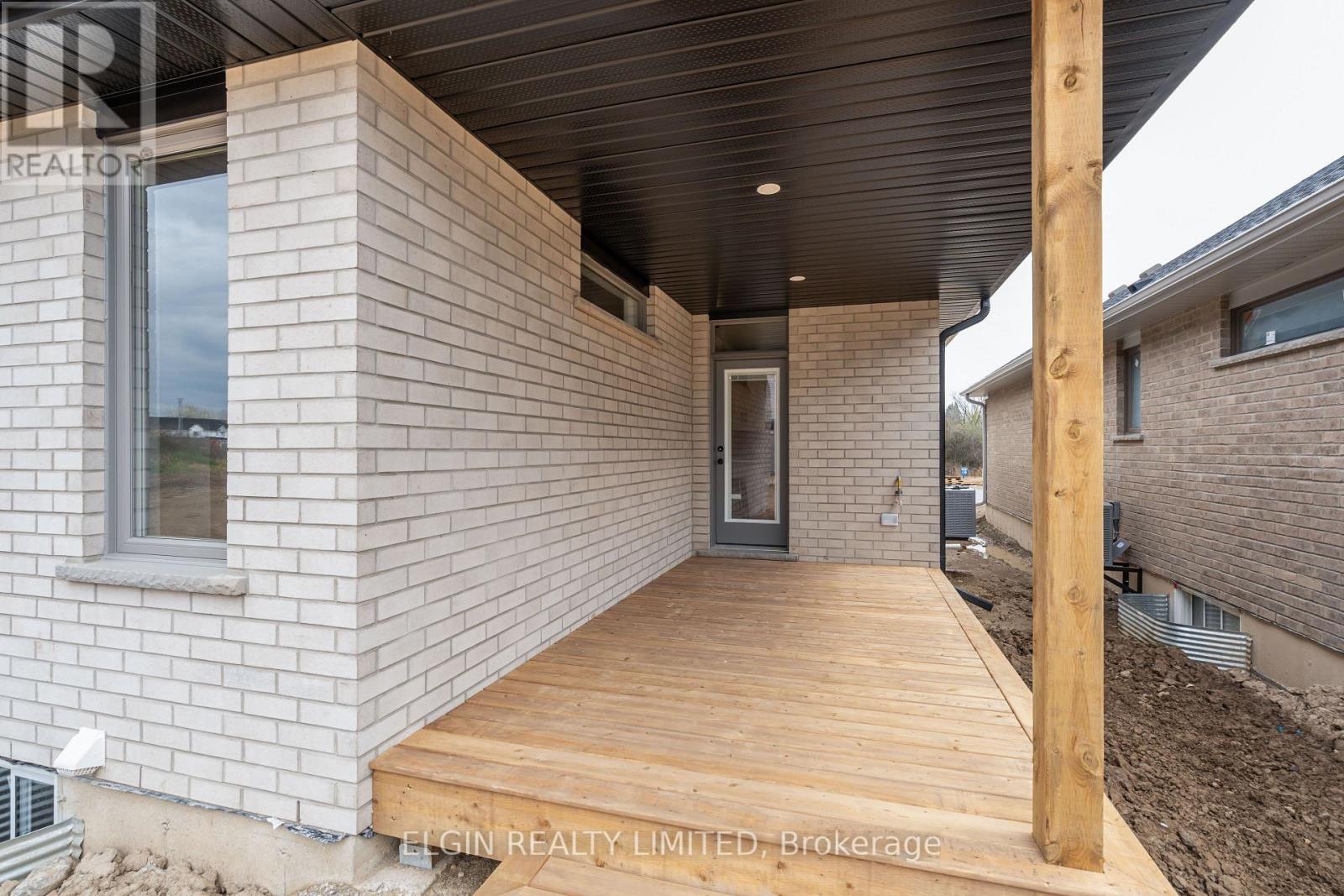 31 Hemlock Crescent, Aylmer, Ontario  N5H 0C1 - Photo 2 - X12628172