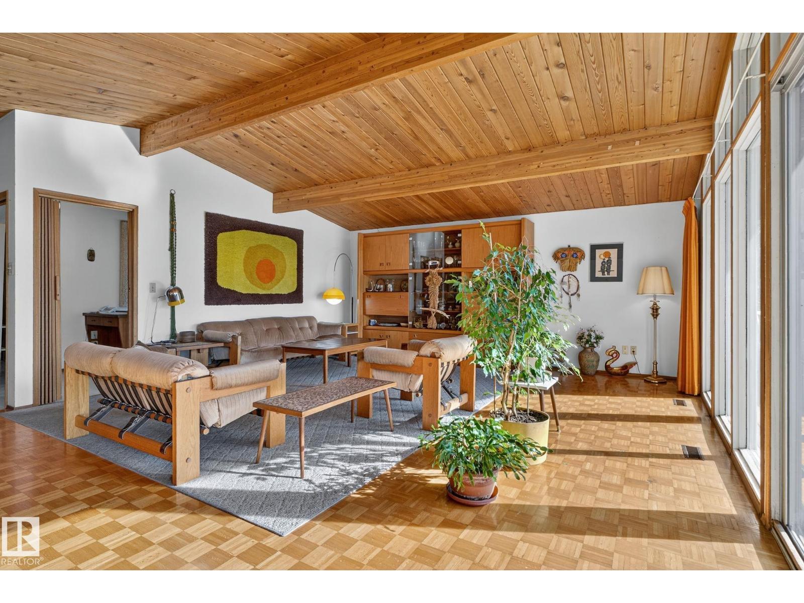 9937 82 St Nw, Edmonton, Alberta  T6A 3L9 - Photo 4 - E4467953