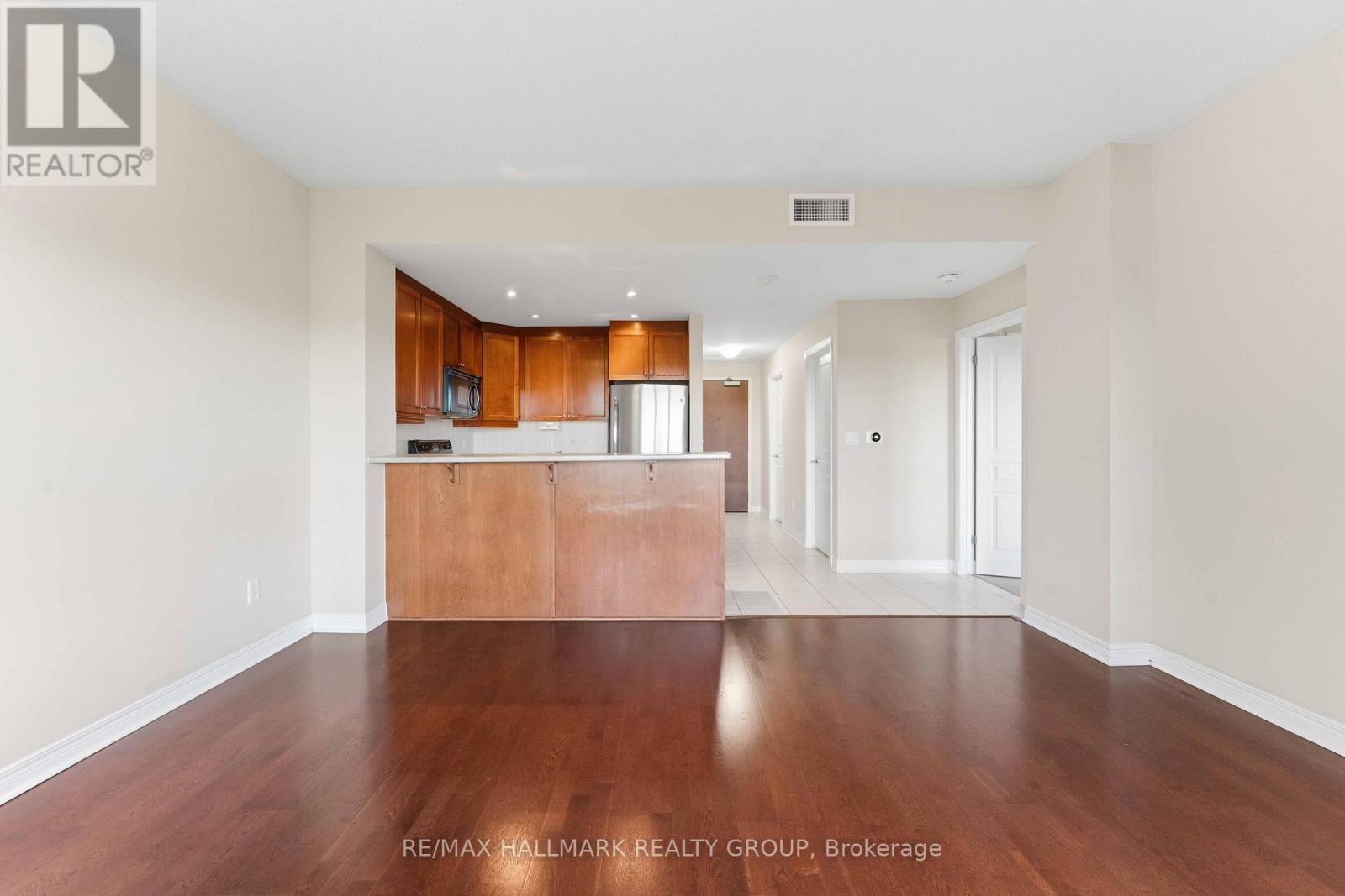 320 - 905 Beauparc Private, Ottawa, Ontario  K1J 0A3 - Photo 18 - X12628206