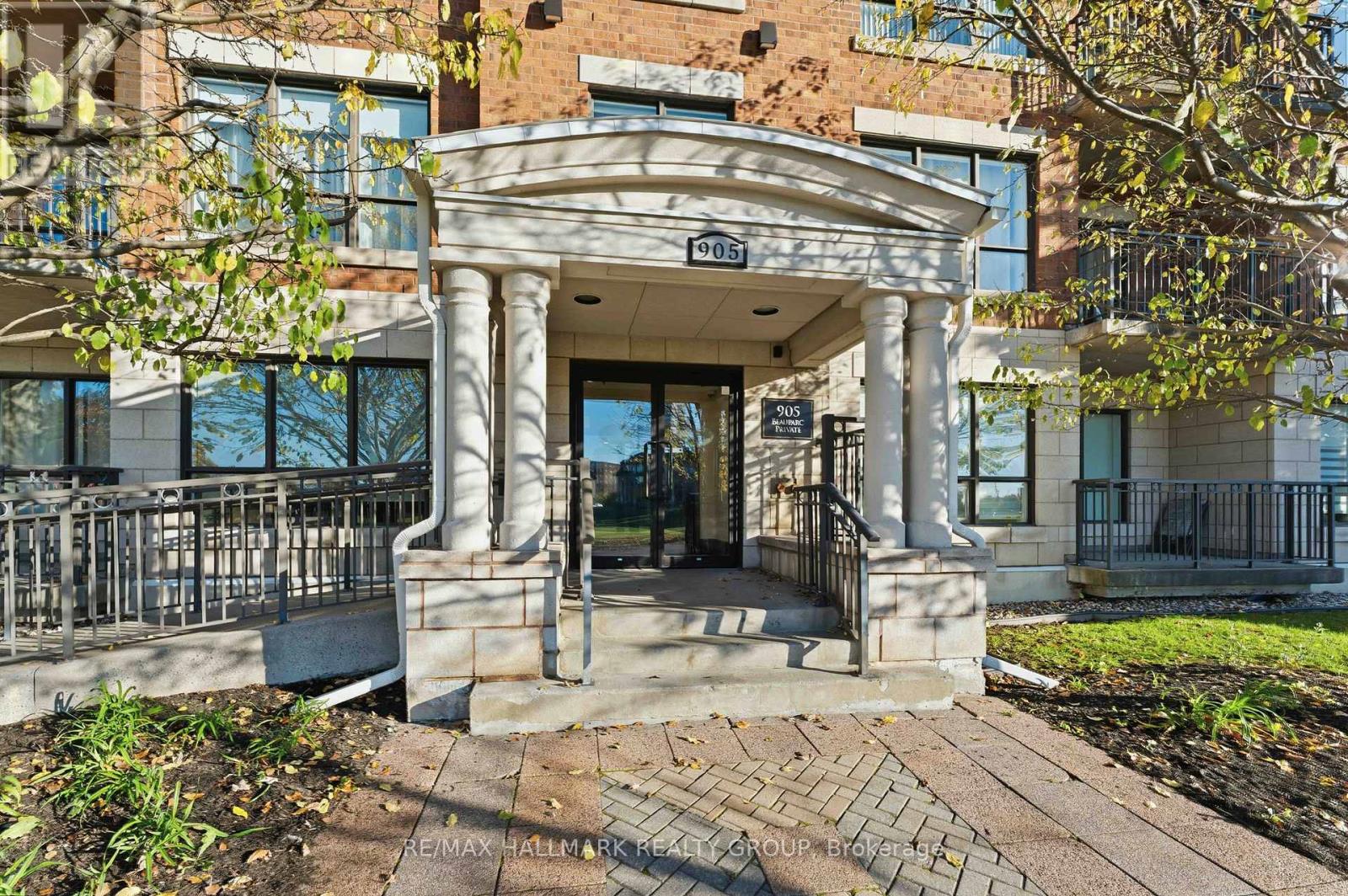 320 - 905 Beauparc Private, Ottawa, Ontario  K1J 0A3 - Photo 4 - X12628206