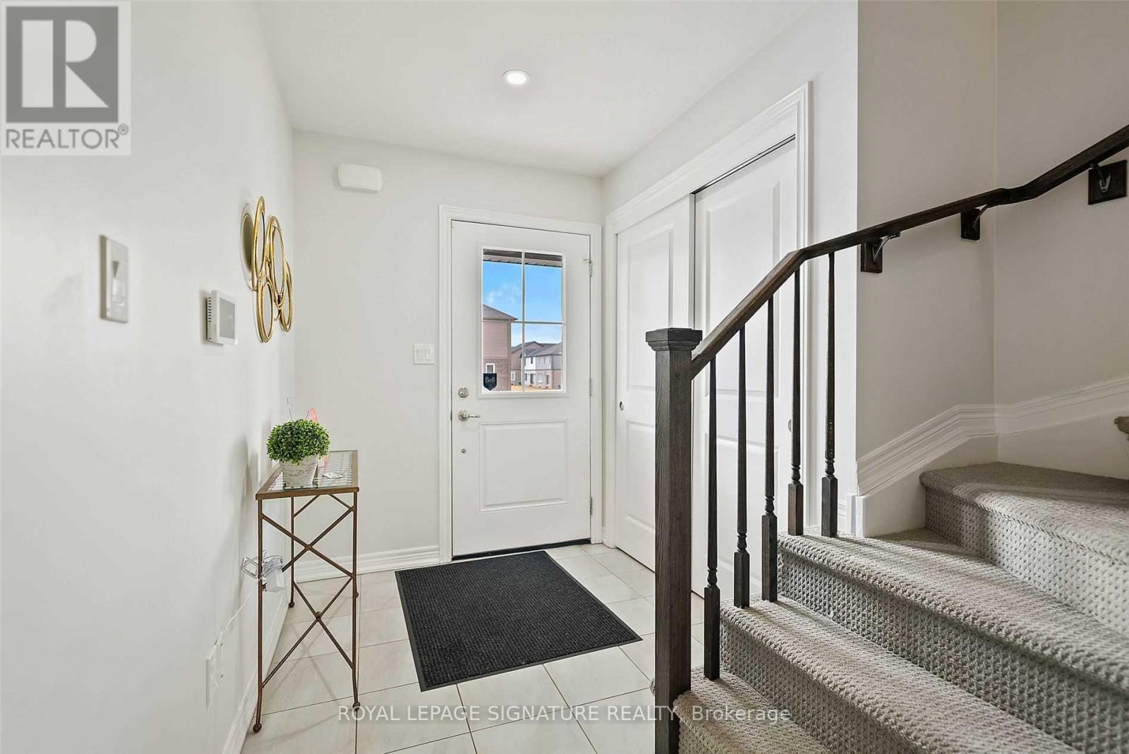 82 Haney Drive, Thorold, Ontario  L2V 0G6 - Photo 4 - X12627860