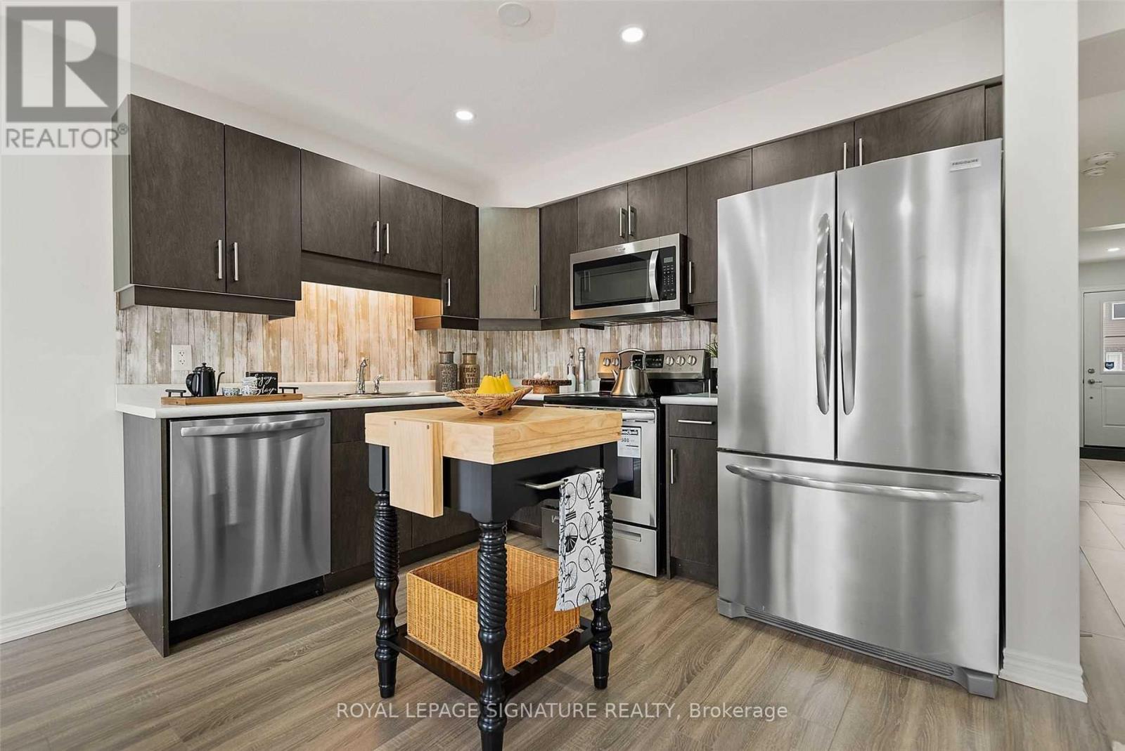 82 Haney Drive, Thorold, Ontario  L2V 0G6 - Photo 5 - X12627860