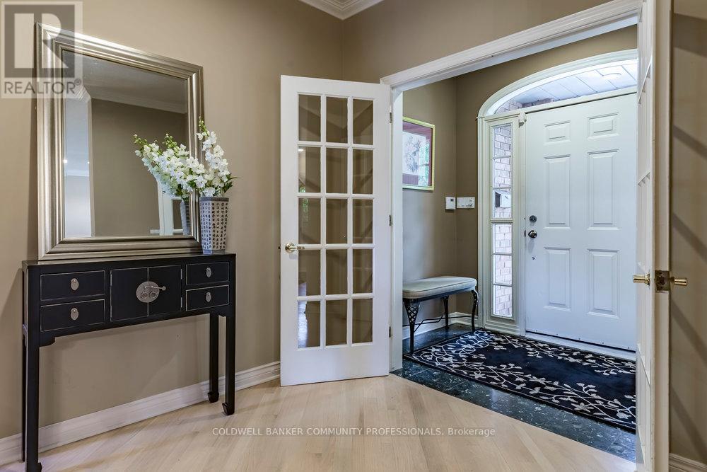 223 Briar Hill Crescent, Hamilton, Ontario  L9G 3M9 - Photo 4 - X12628008