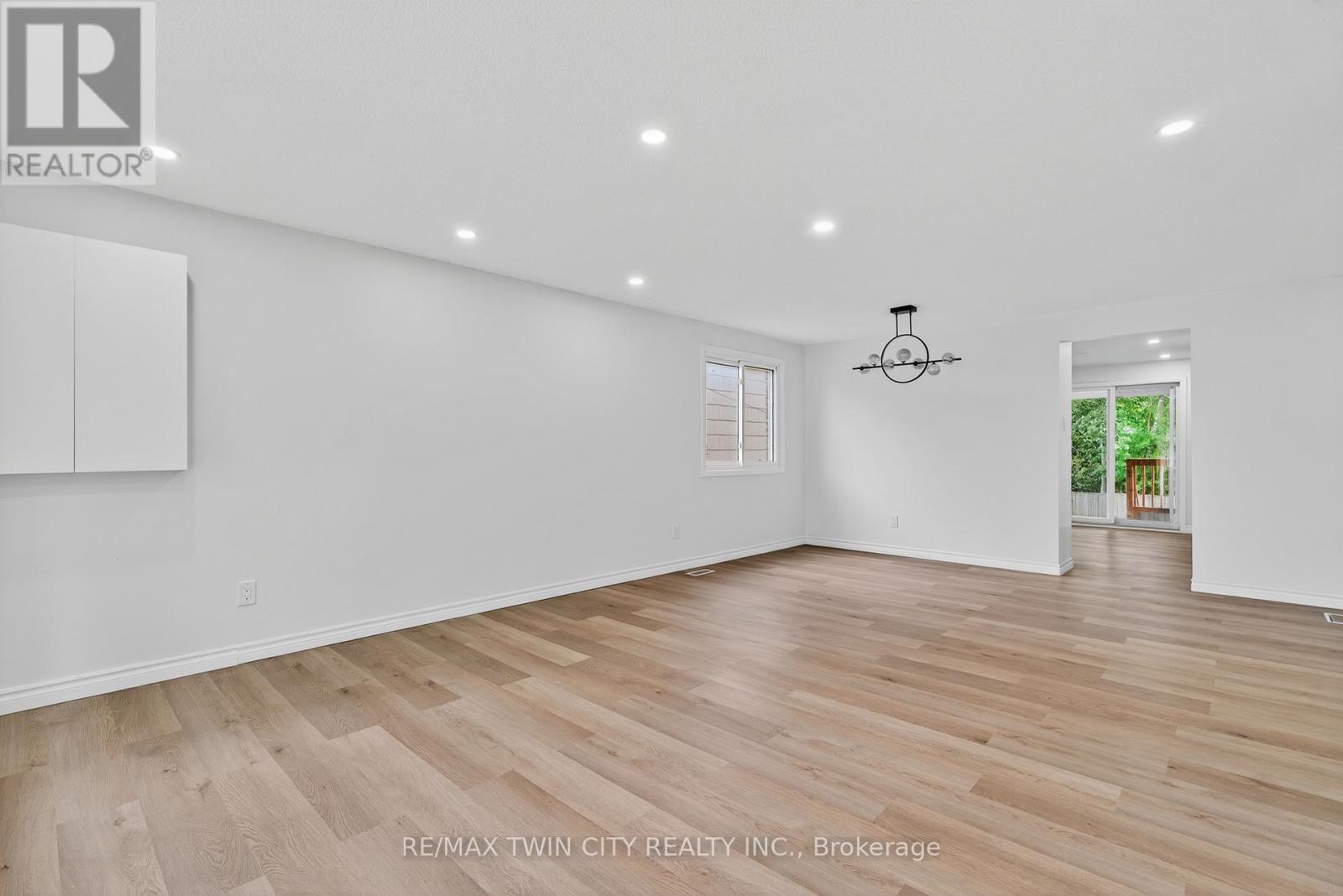 120 Westheights Drive, Kitchener, Ontario  N2N 1J9 - Photo 8 - X12628048