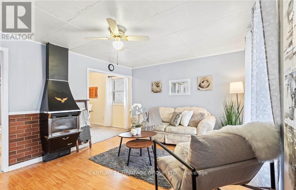 46 Adeline Avenue, Hamilton, Ontario  L8H 5T4 - Photo 3 - X12628104