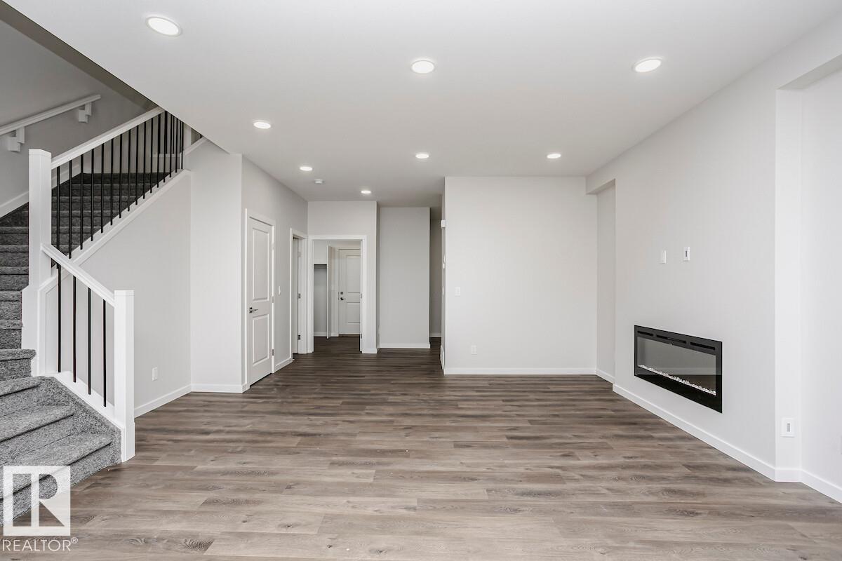 4517 Warbler Lo Nw, Edmonton, Alberta  T5S 0S7 - Photo 4 - E4467957