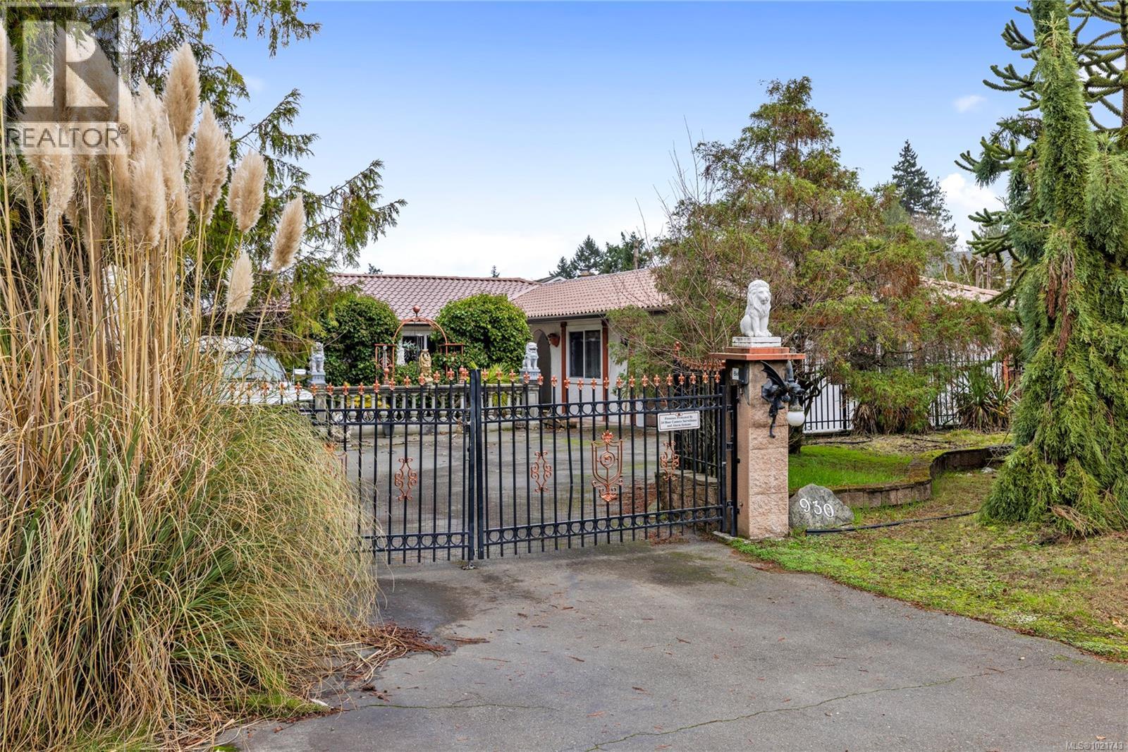 930 Mulholland Dr, French Creek, British Columbia