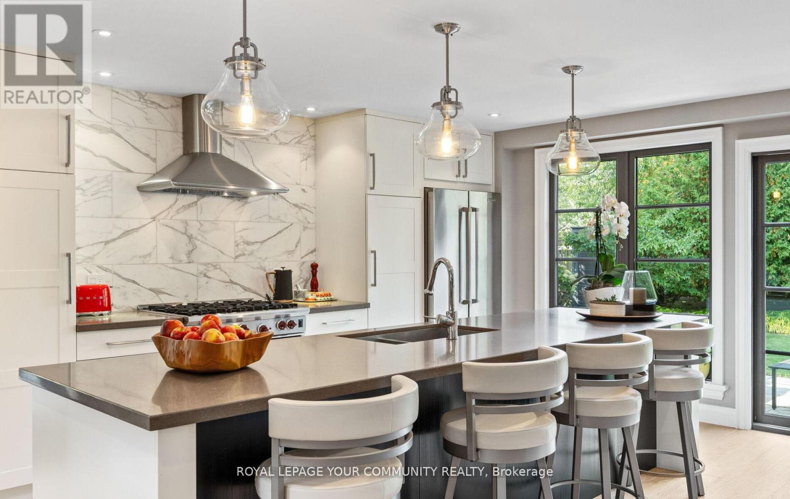 12 Glenview Drive, Aurora, Ontario  L4G 2G8 - Photo 10 - N12463752