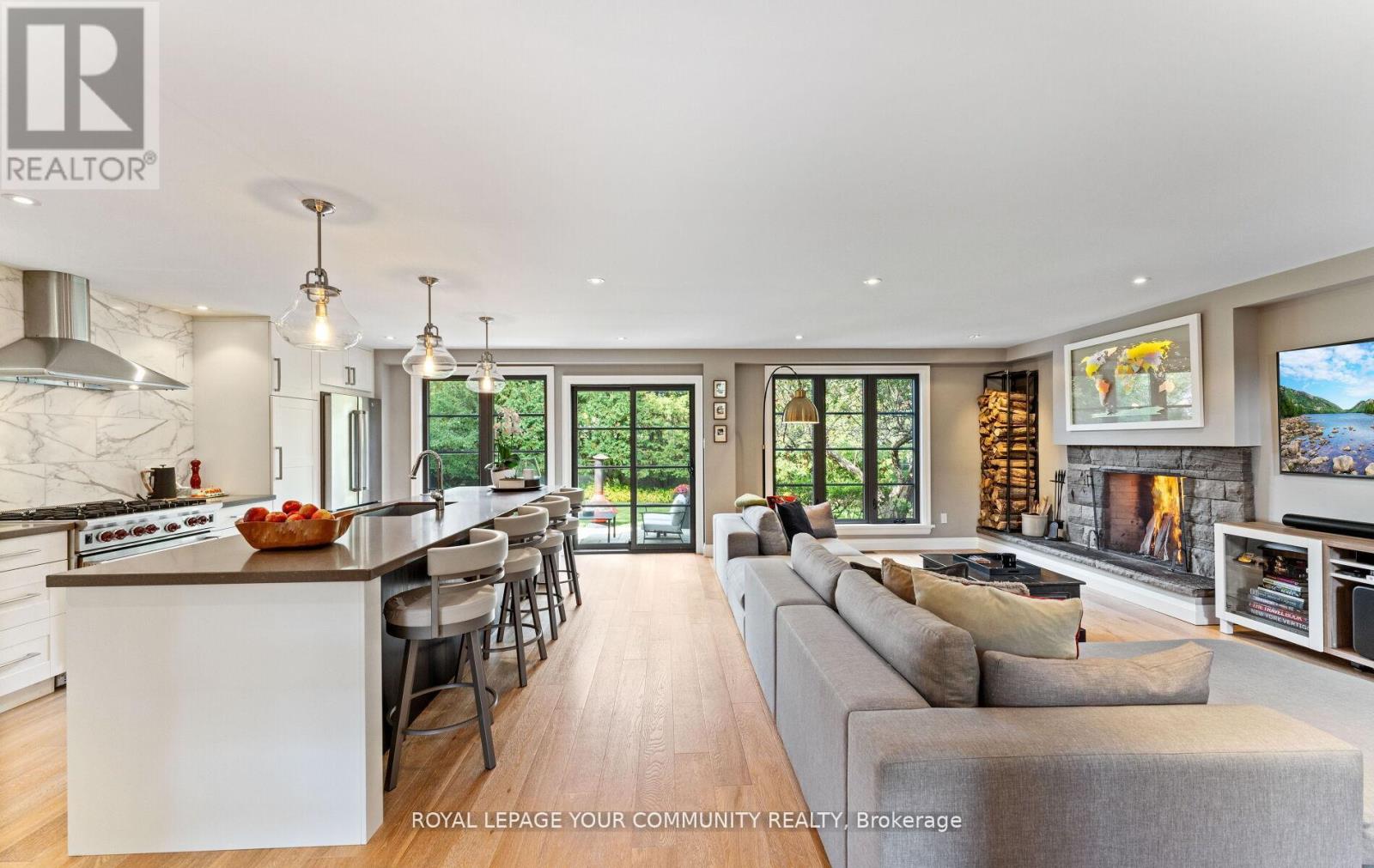 12 Glenview Drive, Aurora, Ontario  L4G 2G8 - Photo 7 - N12463752