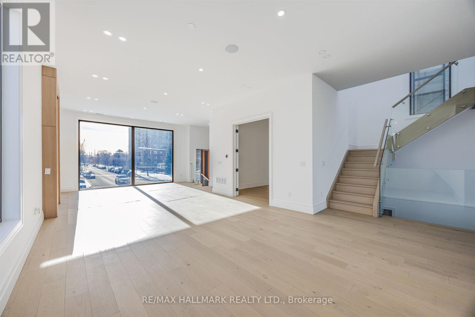 230 Townsgate Drive, Vaughan, Ontario  L4J 8J5 - Photo 11 - N12616208