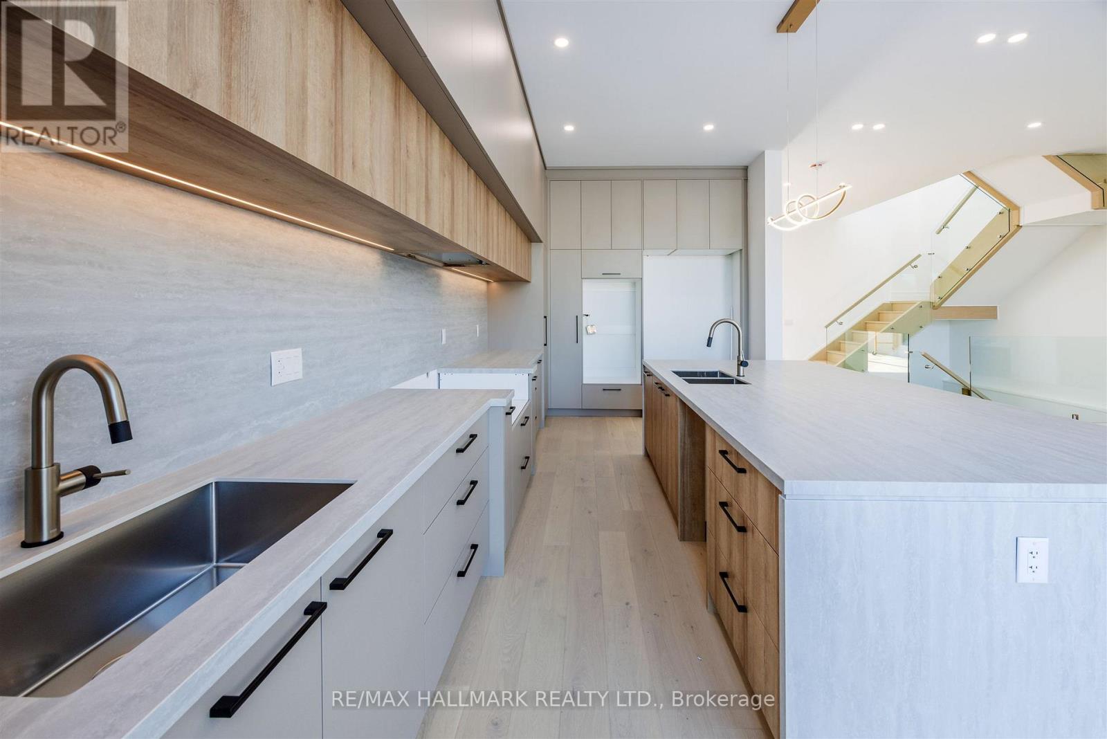 230 Townsgate Drive, Vaughan, Ontario  L4J 8J5 - Photo 17 - N12616208