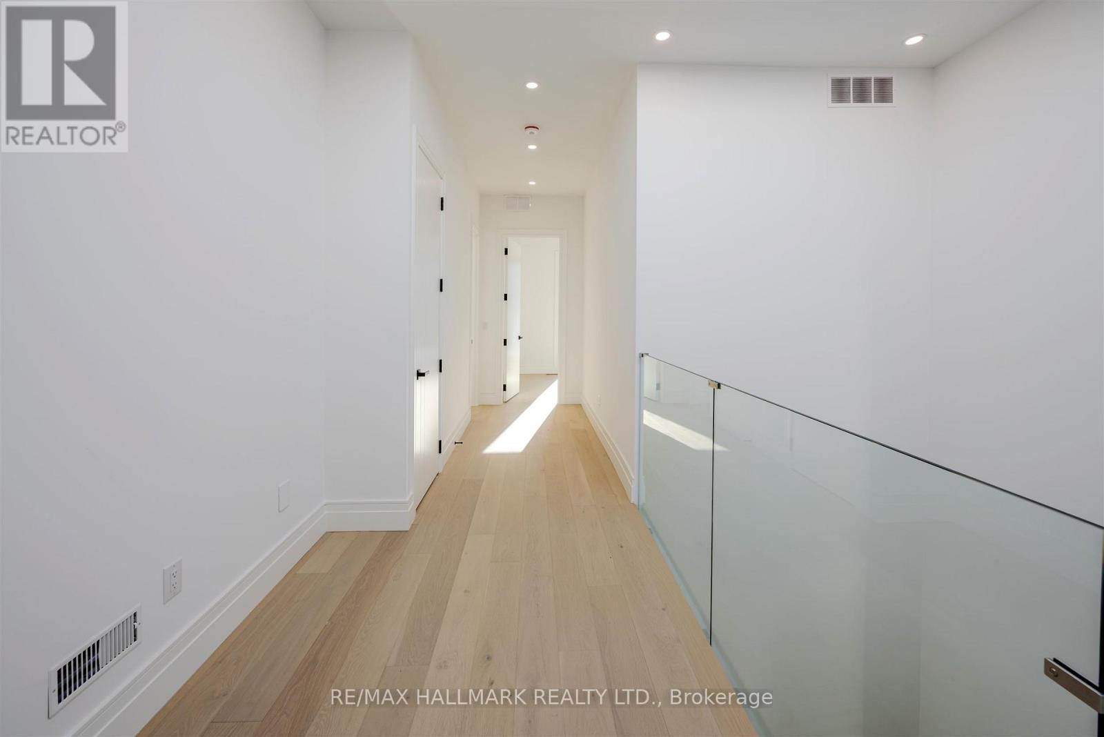 230 Townsgate Drive, Vaughan, Ontario  L4J 8J5 - Photo 19 - N12616208