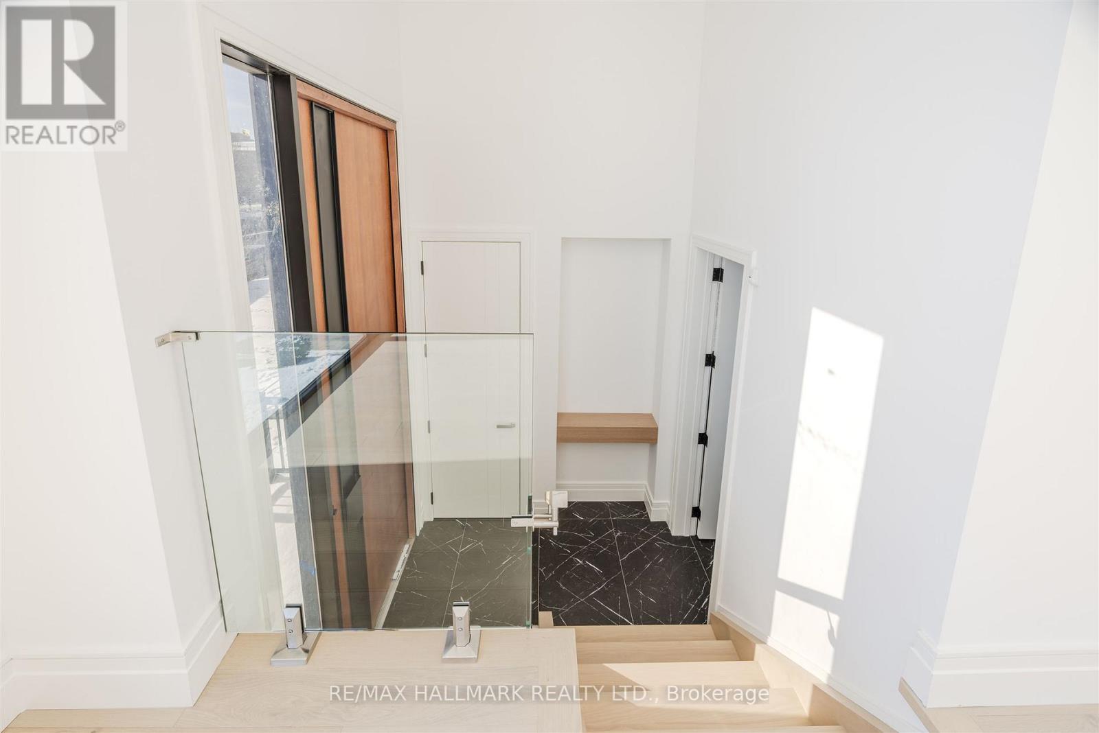 230 Townsgate Drive, Vaughan, Ontario  L4J 8J5 - Photo 8 - N12616208