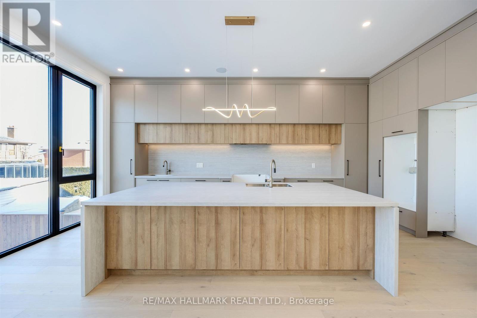 230 Townsgate Drive, Vaughan, Ontario  L4J 8J5 - Photo 18 - N12616208