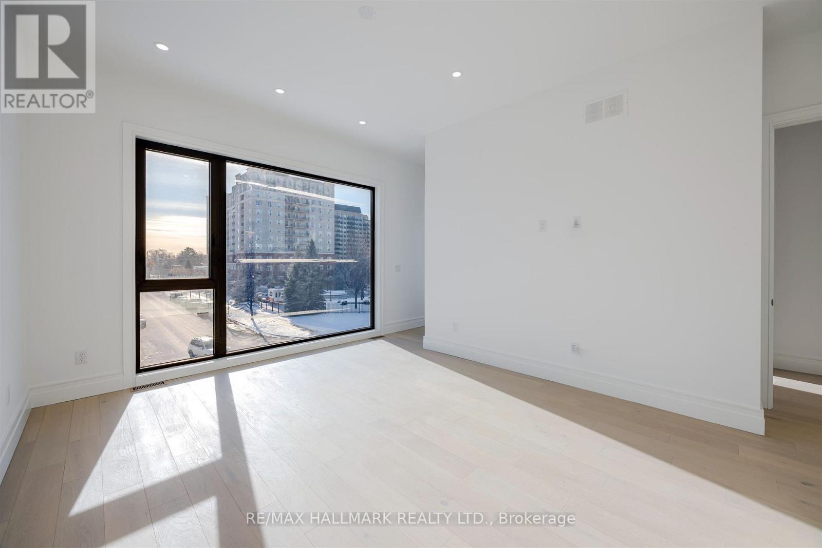 230 Townsgate Drive, Vaughan, Ontario  L4J 8J5 - Photo 30 - N12616208