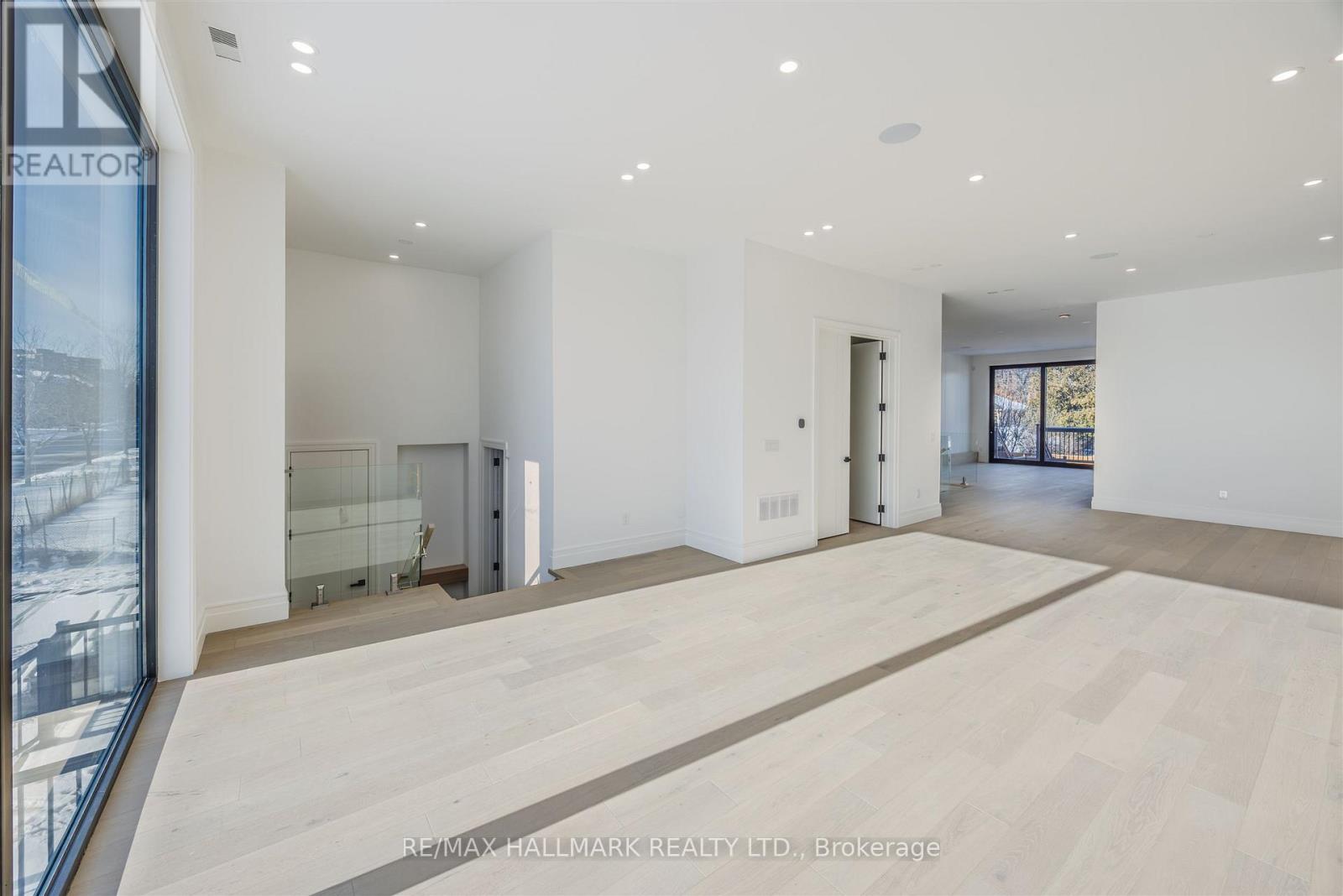 230 Townsgate Drive, Vaughan, Ontario  L4J 8J5 - Photo 9 - N12616208