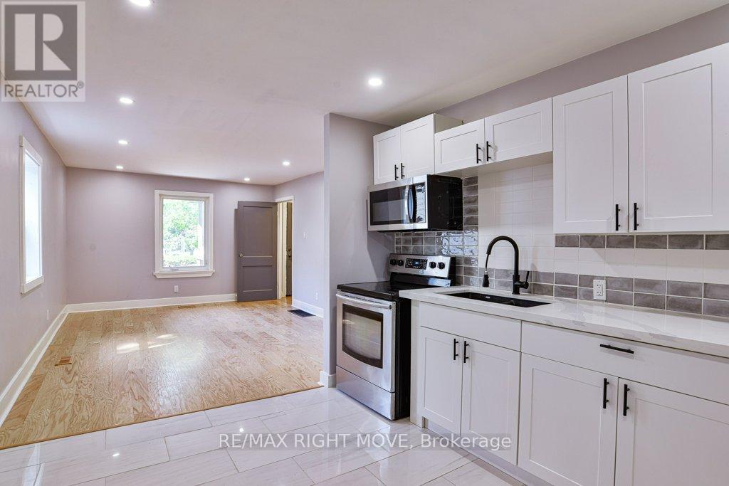 299 Mary Street, Orillia, Ontario  L3V 3E9 - Photo 7 - S12383554