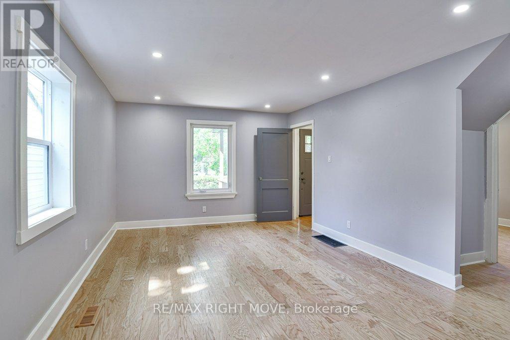 299 Mary Street, Orillia, Ontario  L3V 3E9 - Photo 6 - S12383554