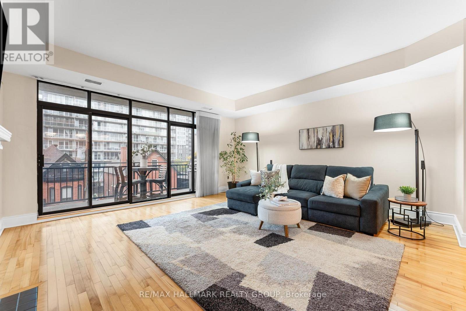 401 - 374 Cooper Street, Ottawa, Ontario  K2P 2P4 - Photo 9 - X12533458