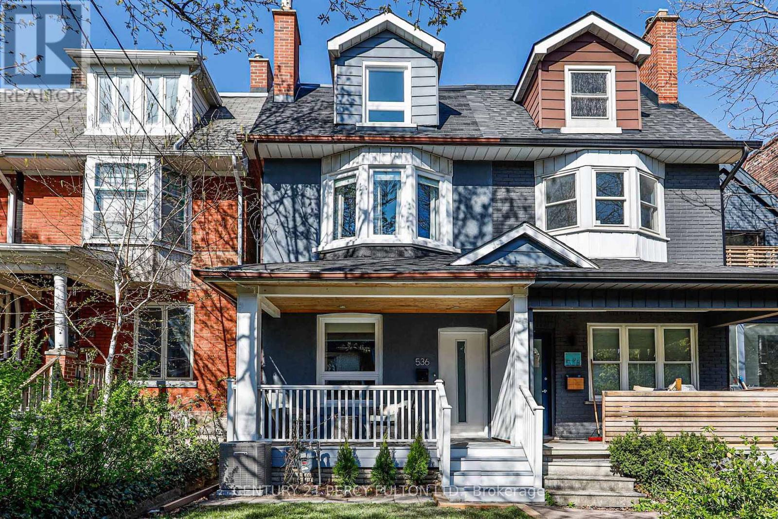 536 Crawford Street, Toronto, Ontario  M6G 3J8 - Photo 2 - C12628210