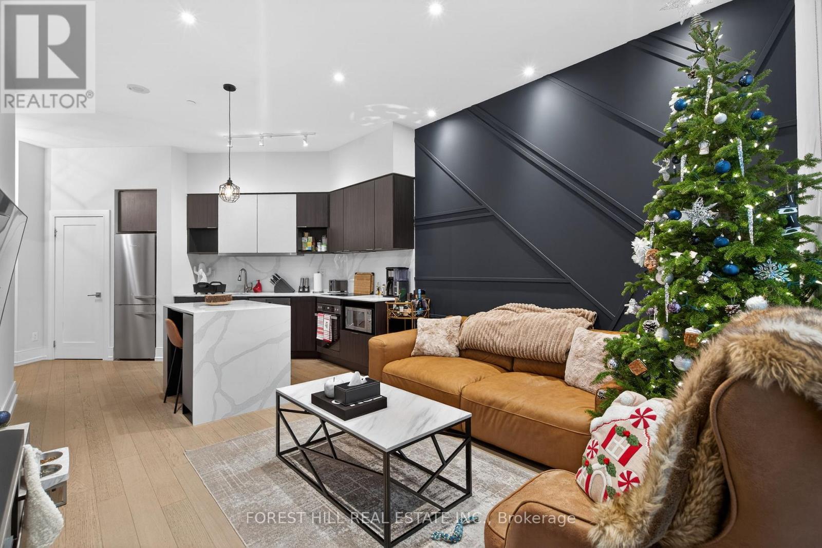 99 The Donway W, Toronto, Ontario  M3C 0N8 - Photo 2 - C12628224