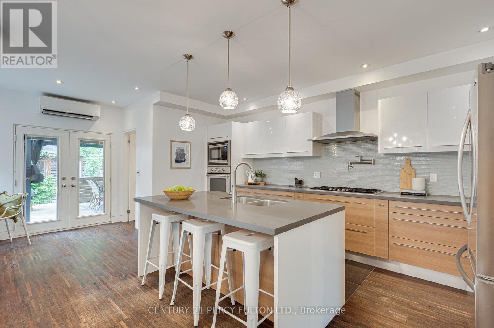 22 Columbine Avenue, Toronto, Ontario  M4L 1P3 - Photo 13 - E12628216