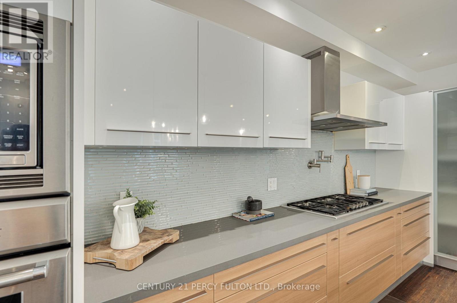 22 Columbine Avenue, Toronto, Ontario  M4L 1P3 - Photo 15 - E12628216