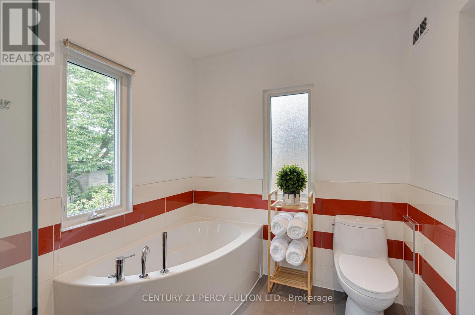 22 Columbine Avenue, Toronto, Ontario  M4L 1P3 - Photo 31 - E12628216