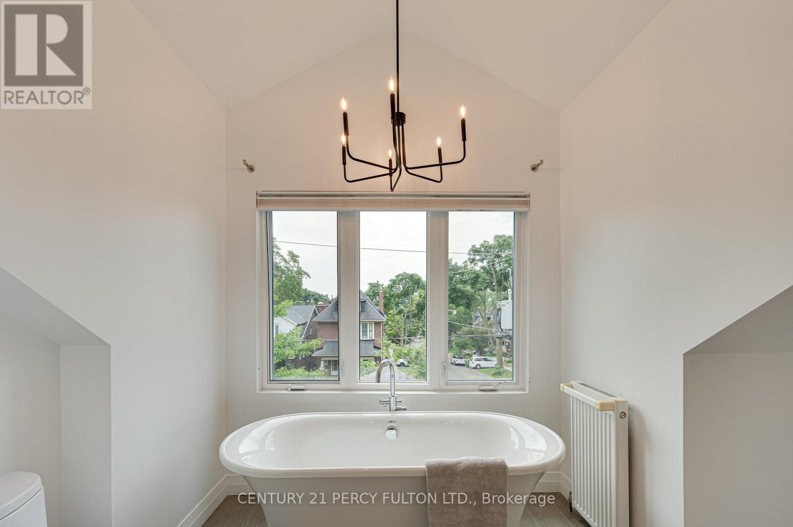 22 Columbine Avenue, Toronto, Ontario  M4L 1P3 - Photo 36 - E12628216