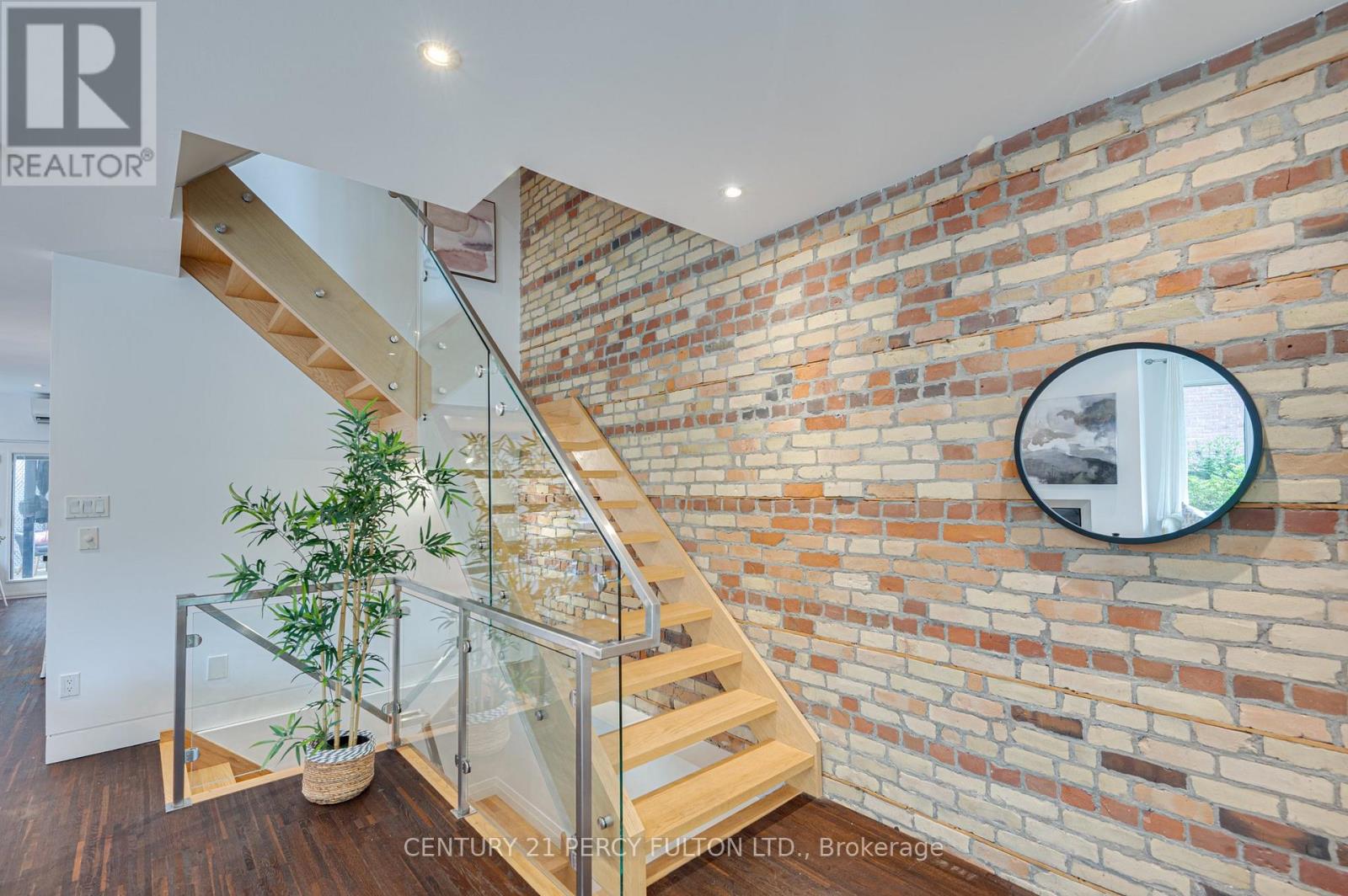 22 Columbine Avenue, Toronto, Ontario  M4L 1P3 - Photo 7 - E12628216