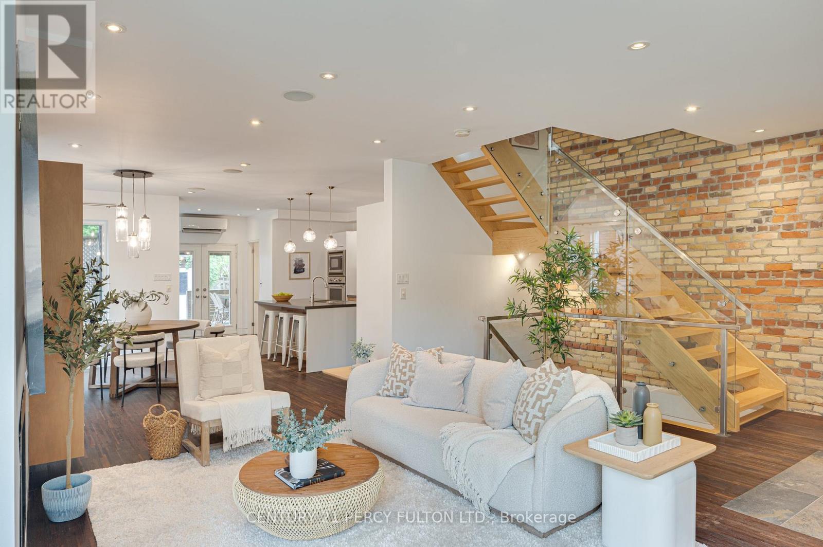 22 Columbine Avenue, Toronto, Ontario  M4L 1P3 - Photo 8 - E12628216